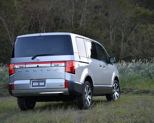 Фото Mitsubishi Delica D:5 I Рестайлинг Минивэн