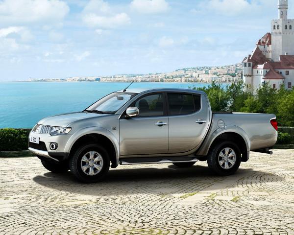 Фото Mitsubishi L200 IV Пикап Двойная кабина