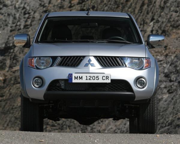 Фото Mitsubishi L200 IV Пикап Полуторная кабина