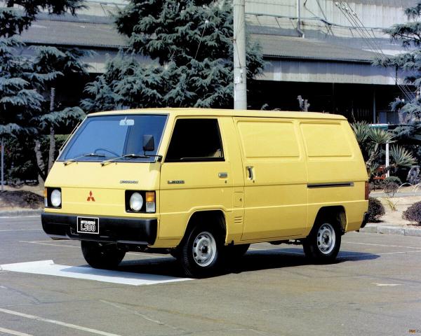 Фото Mitsubishi Delica II Фургон