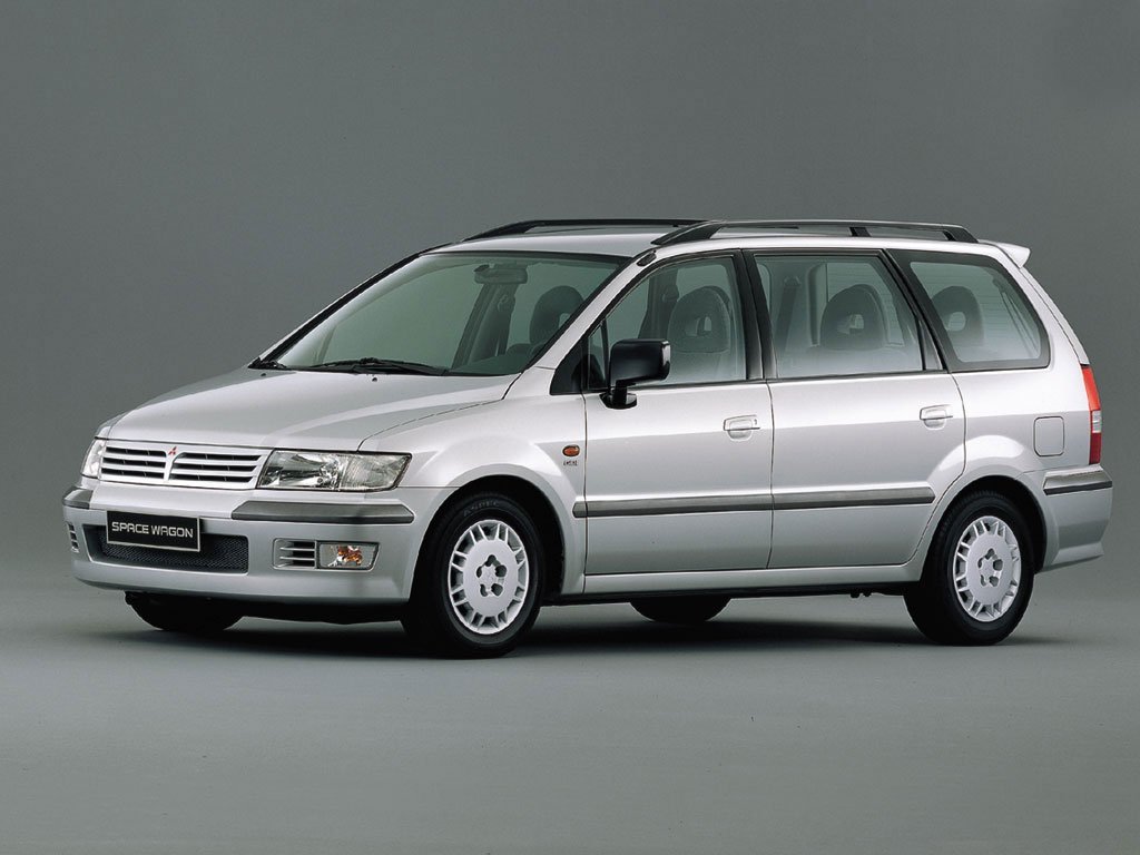 Фото Mitsubishi Space Wagon III