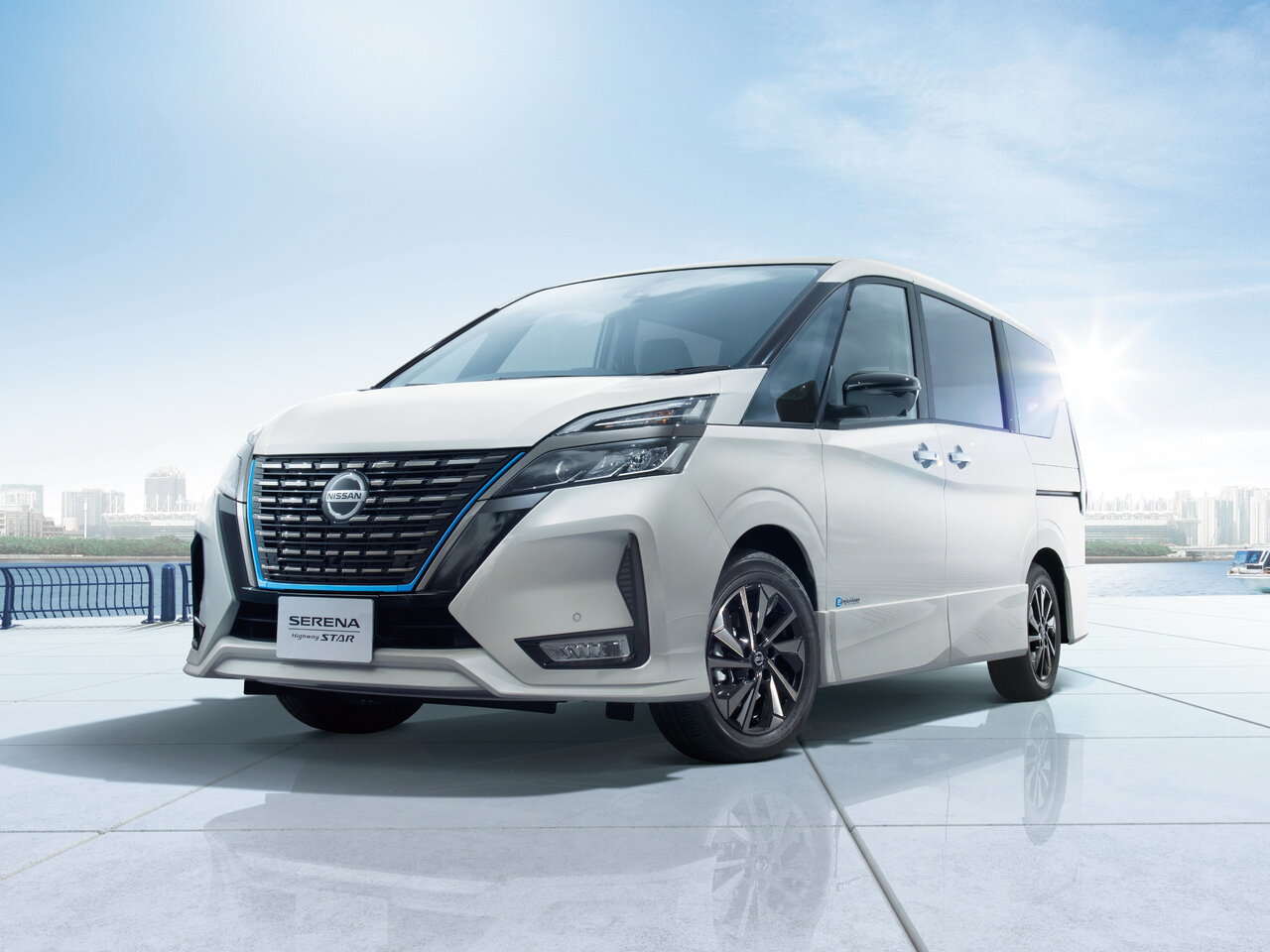 Фото Nissan Serena V Рестайлинг