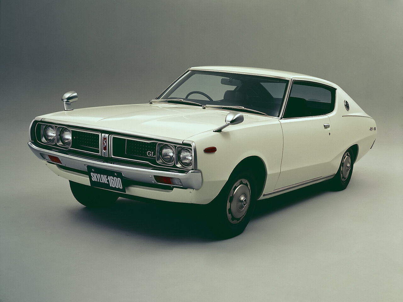 Фото Nissan Skyline IV (C210)