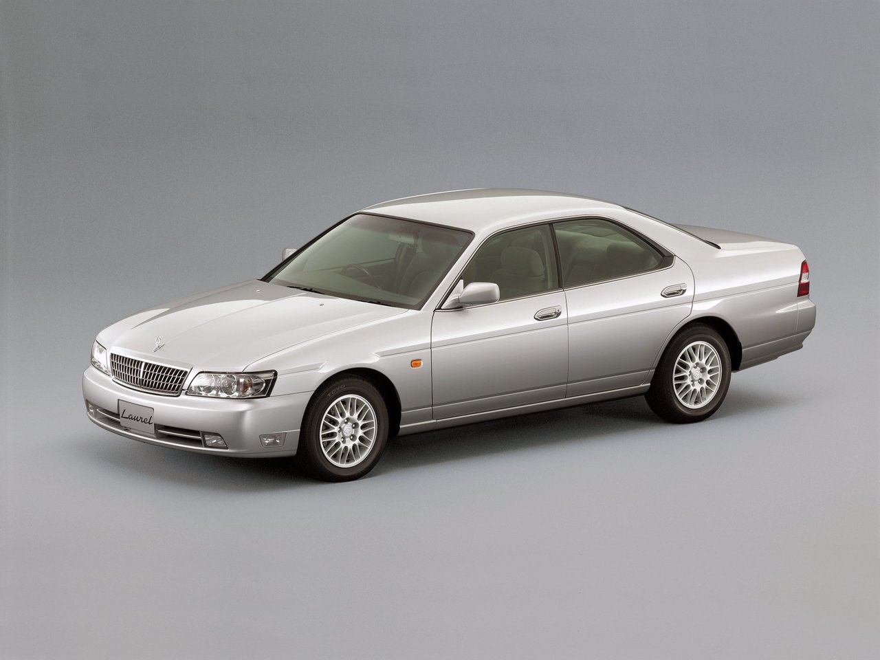 Фото Nissan Laurel VIII (C35)