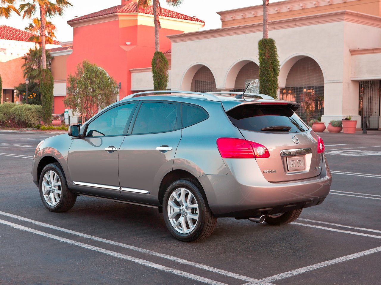 Фото Nissan Rogue I Рестайлинг