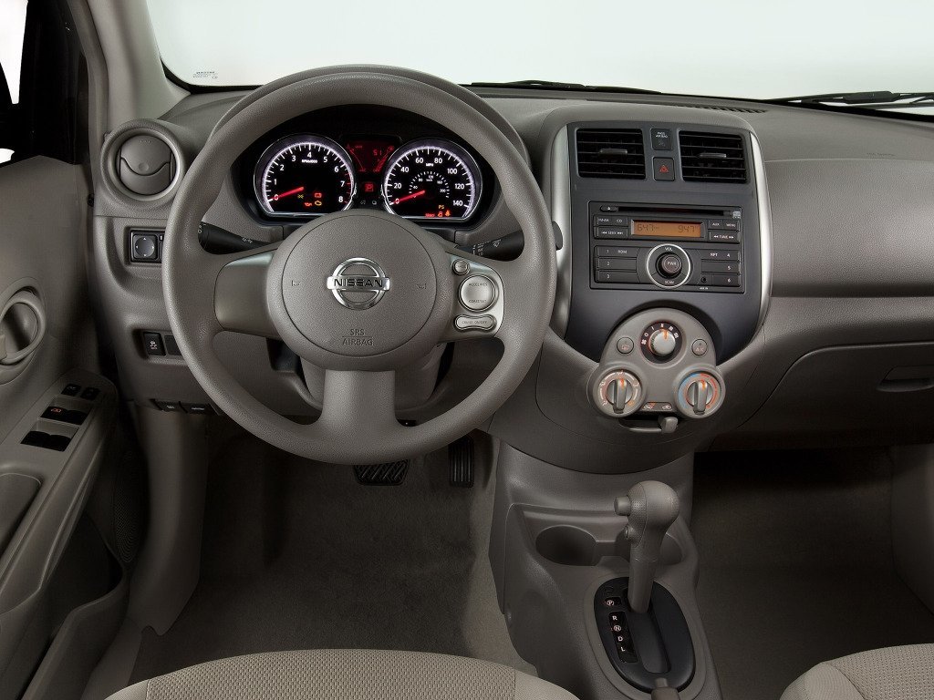 Фото Nissan Versa II