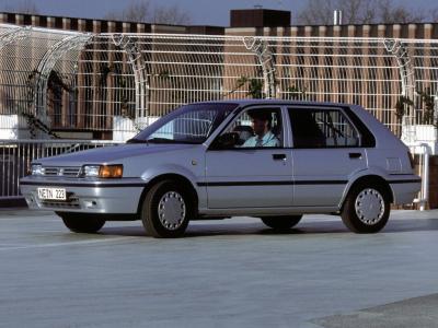 Фото Nissan Sunny  Хэтчбек 5 дв.