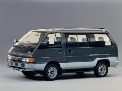 Фото Nissan Largo II (GC22) Минивэн