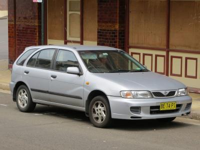 Фото Nissan Pulsar V (N15) Хэтчбек 5 дв.