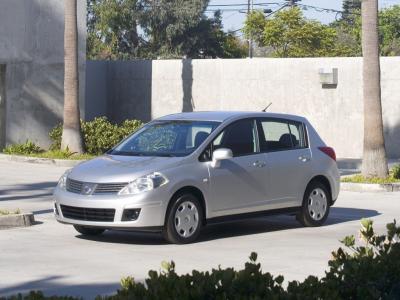 Фото Nissan Versa I Хэтчбек 5 дв.