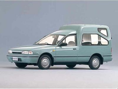 Фото Nissan Sunny  Компактвэн