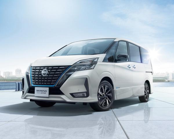 Фото Nissan Serena V Рестайлинг Минивэн