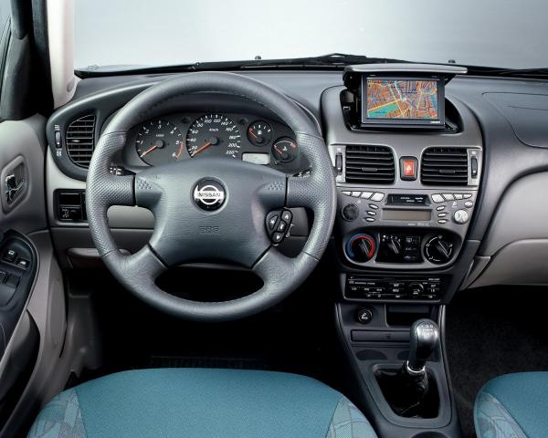 Фото Nissan Almera II (N16) Хэтчбек 5 дв.