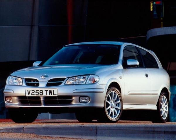 Фото Nissan Almera II (N16) Хэтчбек 3 дв.