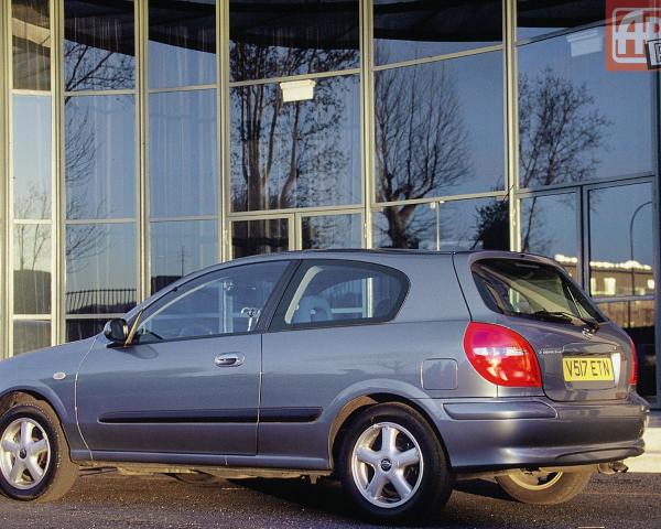 Фото Nissan Almera II (N16) Хэтчбек 3 дв.