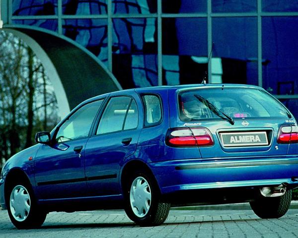 Фото Nissan Almera I (N15) Хэтчбек 5 дв.