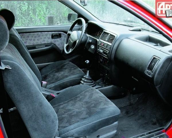 Фото Nissan Almera I (N15) Хэтчбек 3 дв.