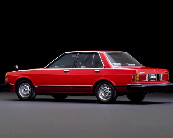 Фото Nissan Bluebird VI (910) Седан