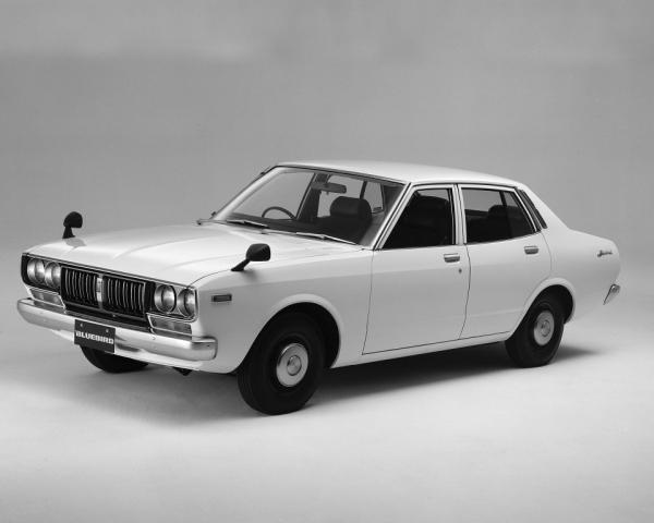 Фото Nissan Bluebird V (810) Седан