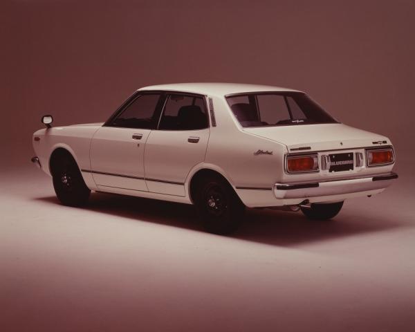 Фото Nissan Bluebird V (810) Седан