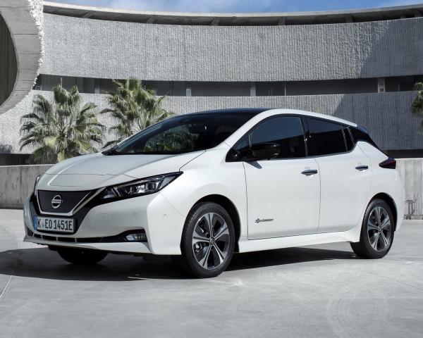 Фото Nissan Leaf II (ZE1) Хэтчбек 5 дв.