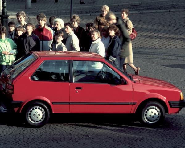 Фото Nissan Micra I (K10) Хэтчбек 3 дв.