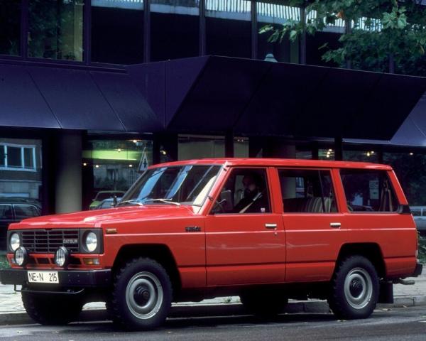 Фото Nissan Patrol III (K160, K260) Внедорожник 5 дв.