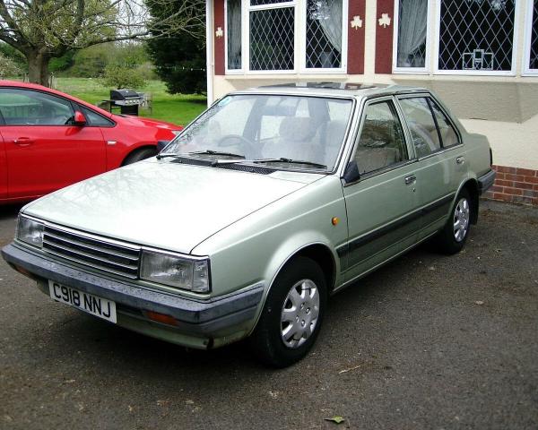 Фото Nissan Sentra I (B11) Седан