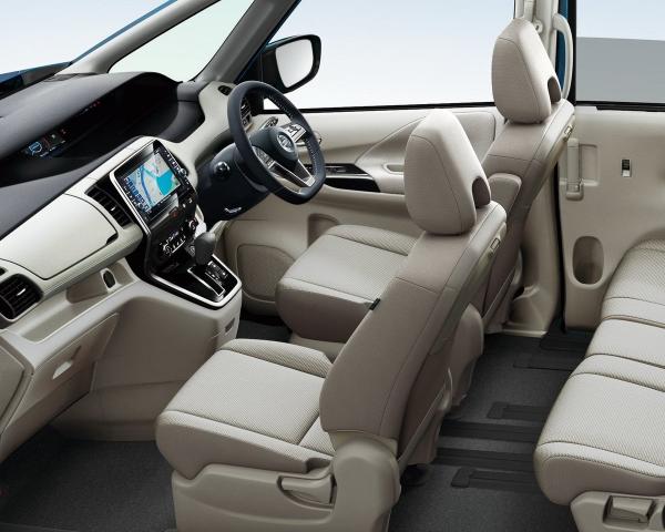 Фото Nissan Serena V (C27) Минивэн