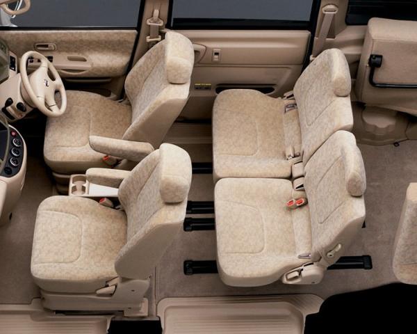 Фото Nissan Serena II (C24) Минивэн