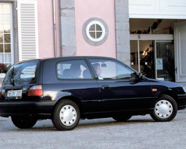 Фото Nissan Sunny N14 Хэтчбек 3 дв.