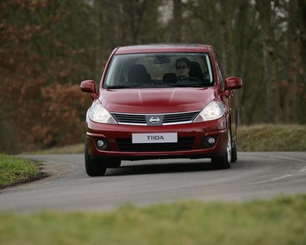 Фото Nissan Tiida I Рестайлинг Хэтчбек 5 дв.