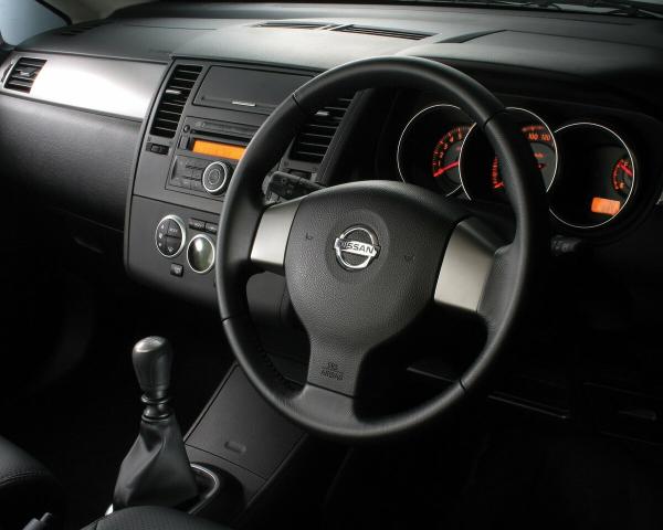 Фото Nissan Tiida I Хэтчбек 5 дв.