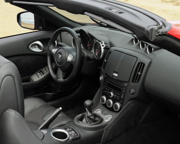 Фото Nissan 370Z I Родстер