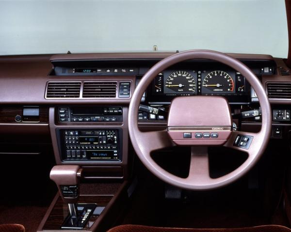 Фото Nissan Cedric VII (Y31) Седан