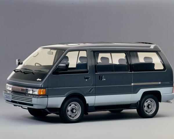 Фото Nissan Largo II (GC22) Минивэн