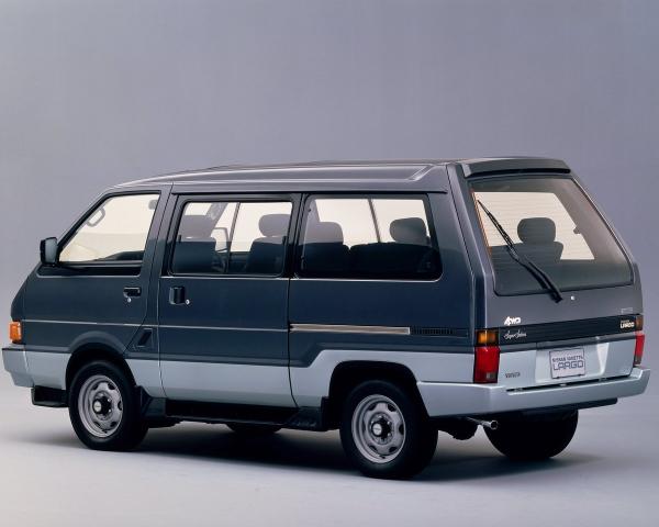 Фото Nissan Largo II (GC22) Минивэн