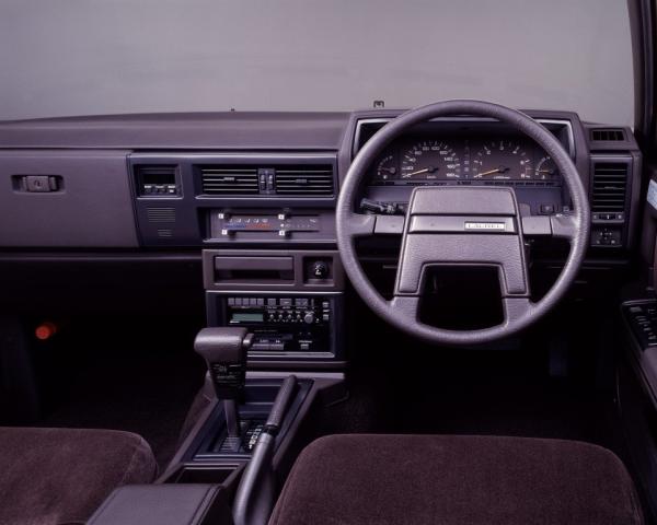 Фото Nissan Laurel V (C32) Седан