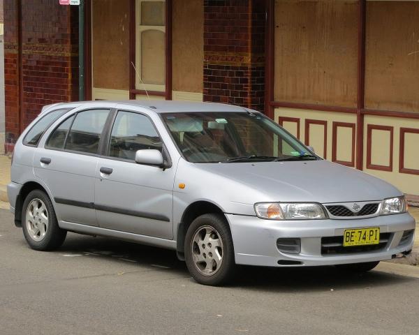 Фото Nissan Pulsar V (N15) Хэтчбек 5 дв.