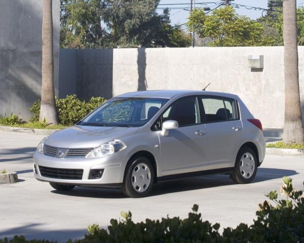 Фото Nissan Versa I Хэтчбек 5 дв.