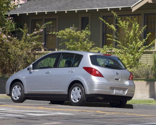 Фото Nissan Versa I Хэтчбек 5 дв.