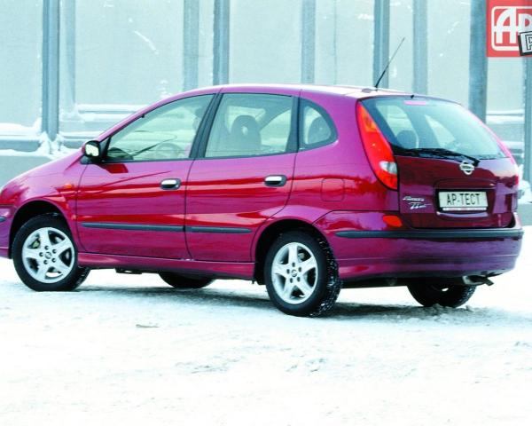 Фото Nissan Almera Tino I Компактвэн