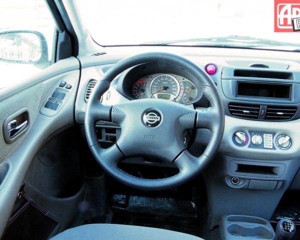 Фото Nissan Almera Tino I Компактвэн