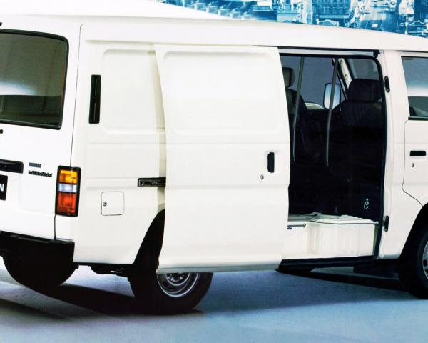 Фото Nissan Urvan III (E24) Фургон