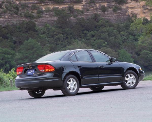 Фото Oldsmobile Alero I Седан