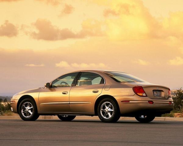 Фото Oldsmobile Aurora II Седан