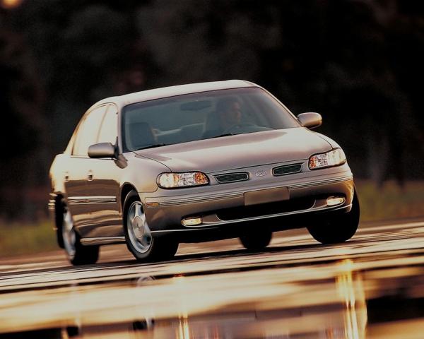 Фото Oldsmobile Cutlass VI Седан