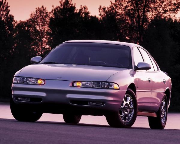 Фото Oldsmobile Intrigue I Седан