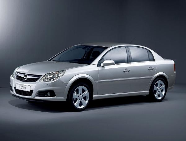 Сравнение Opel Vectra и LADA (ВАЗ) 2110