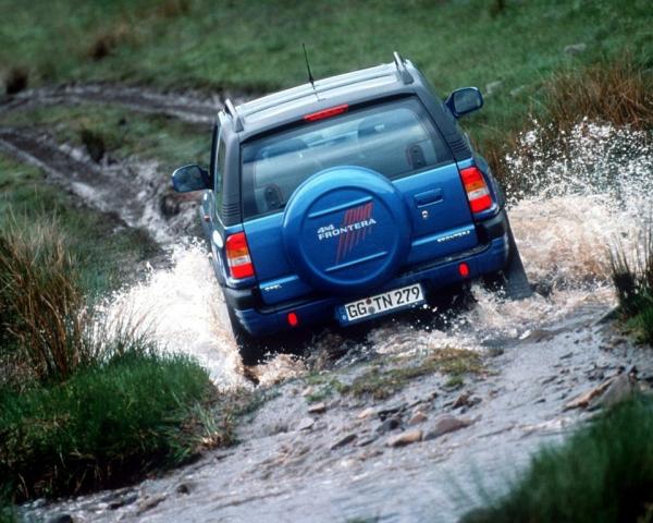 Фото Opel Frontera B Внедорожник 3 дв.